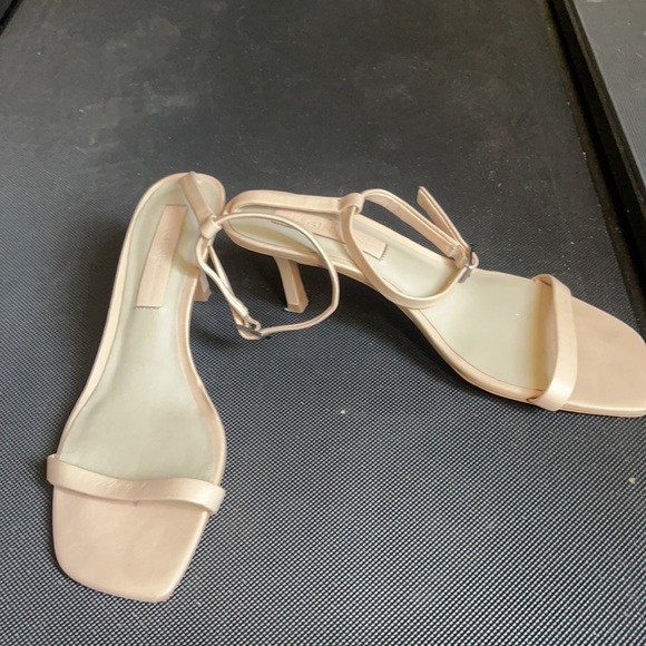 Cute small heels - Picture 3 of 3